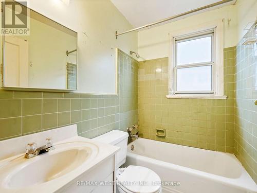 4 Allen Avenue, Toronto, ON - Indoor Photo Showing Bathroom