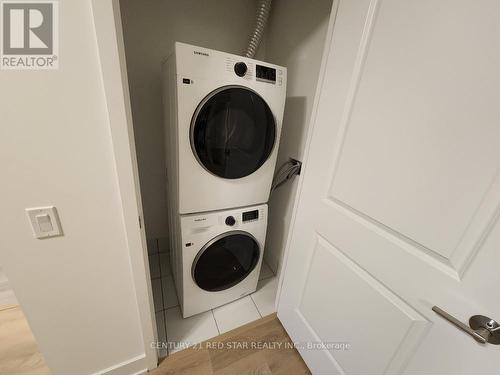 206 - 202 Burnhamthorpe Road E, Mississauga, ON - Indoor Photo Showing Laundry Room