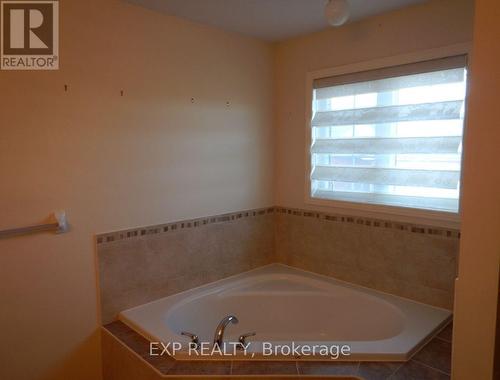 #Upper - 515 Nairn Circle, Milton, ON - Indoor Photo Showing Bathroom