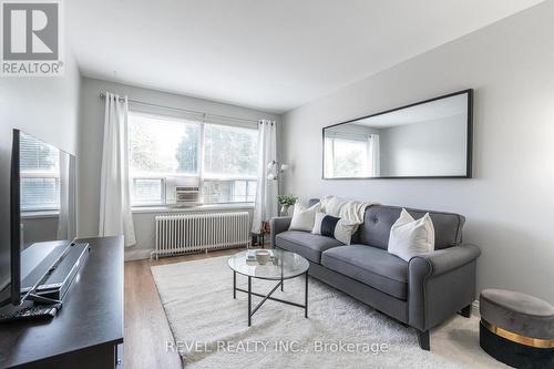 302 - 57 Mericourt Road, Hamilton, ON - Indoor Photo Showing Living Room