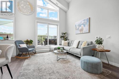 414 - 35 Kingsbury Square, Guelph, ON - Indoor Photo Showing Living Room