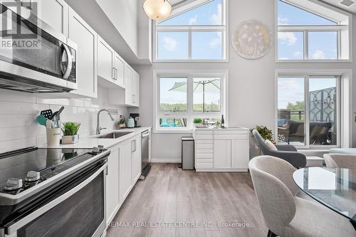 414 - 35 Kingsbury Square, Guelph, ON - Indoor Photo Showing Kitchen With Upgraded Kitchen