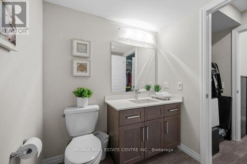 414 - 35 Kingsbury Square, Guelph, ON - Indoor Photo Showing Bathroom