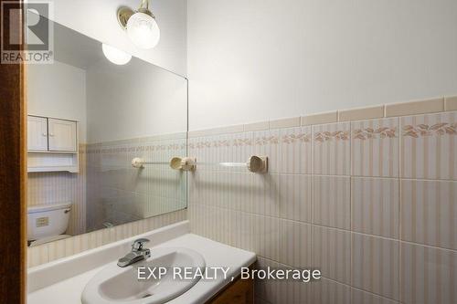 617 Rivermeade Avenue, Kingston, ON - Indoor Photo Showing Bathroom