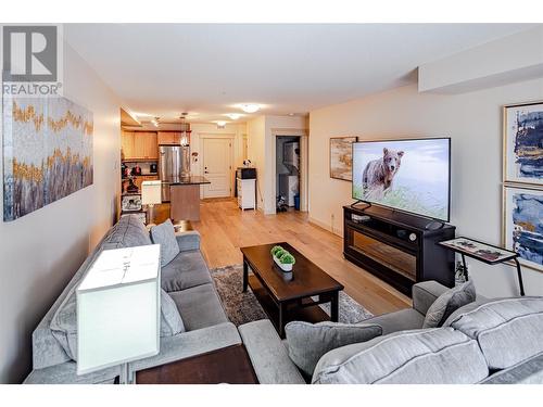 2070 Boucherie Road Unit# 312, West Kelowna, BC - Indoor Photo Showing Living Room