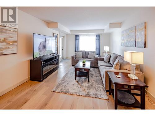 2070 Boucherie Road Unit# 312, West Kelowna, BC - Indoor Photo Showing Living Room