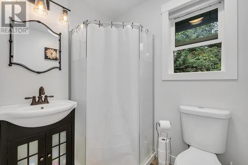 3154 Smith Creek Road, West Kelowna, BC - Indoor Photo Showing Bathroom