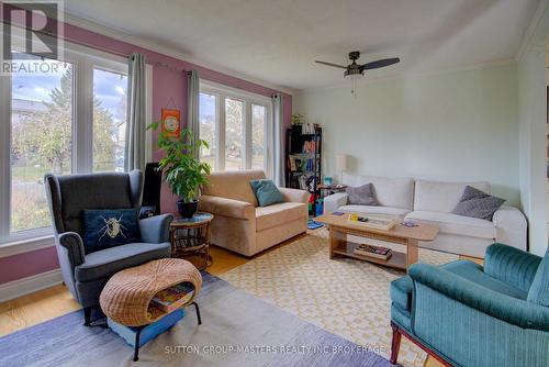 1097 Pinewood Crescent, Kingston (City Northwest), ON - Indoor Photo Showing Living Room