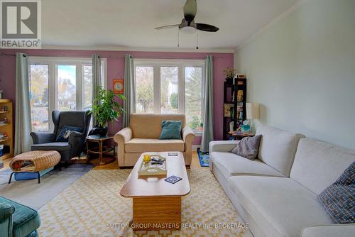 1097 Pinewood Crescent, Kingston (City Northwest), ON - Indoor Photo Showing Living Room