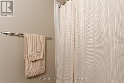 22 - 1630 Bayswater Crescent, London, ON - Indoor Photo Showing Bathroom