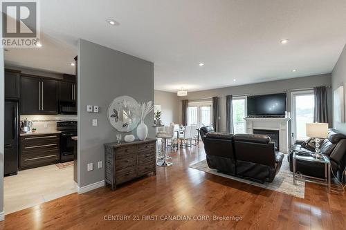 22 - 1630 Bayswater Crescent, London, ON - Indoor Photo Showing Living Room With Fireplace