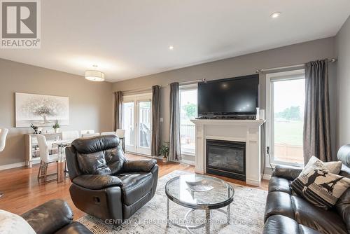 22 - 1630 Bayswater Crescent, London, ON - Indoor Photo Showing Living Room With Fireplace