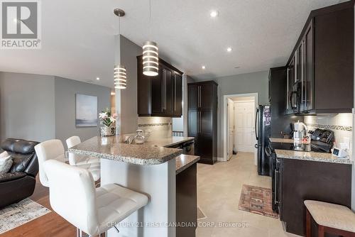 22 - 1630 Bayswater Crescent, London, ON - Indoor Photo Showing Kitchen With Upgraded Kitchen