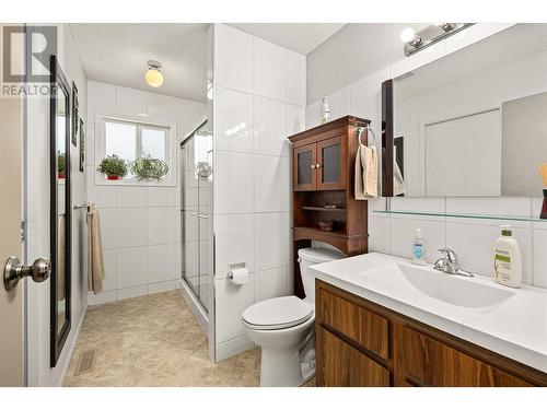 3641 Weston Road, Kelowna, BC - Indoor Photo Showing Bathroom