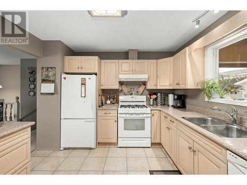 3641 Weston Road, Kelowna, BC - Indoor Photo Showing Kitchen With Double Sink