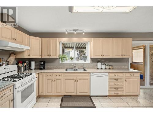 3641 Weston Road, Kelowna, BC - Indoor Photo Showing Kitchen With Double Sink