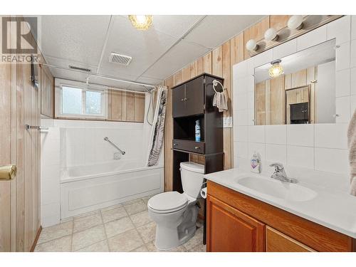 3641 Weston Road, Kelowna, BC - Indoor Photo Showing Bathroom