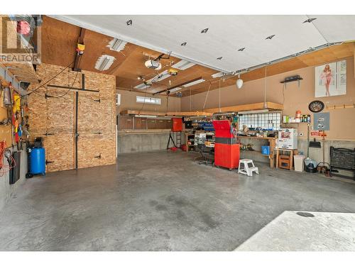 3641 Weston Road, Kelowna, BC - Indoor Photo Showing Garage