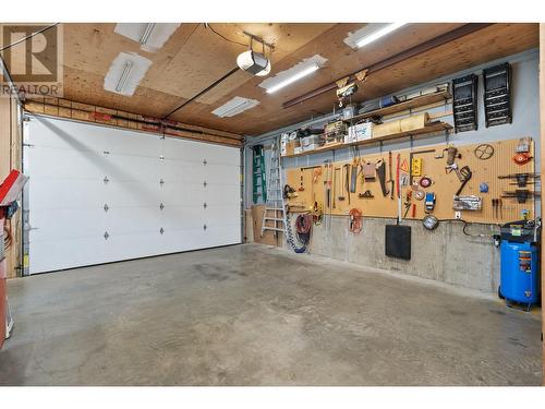 3641 Weston Road, Kelowna, BC - Indoor Photo Showing Garage