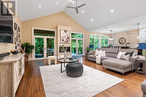 1682 Heathside Crescent, Pickering, ON - Indoor Photo Showing Living Room