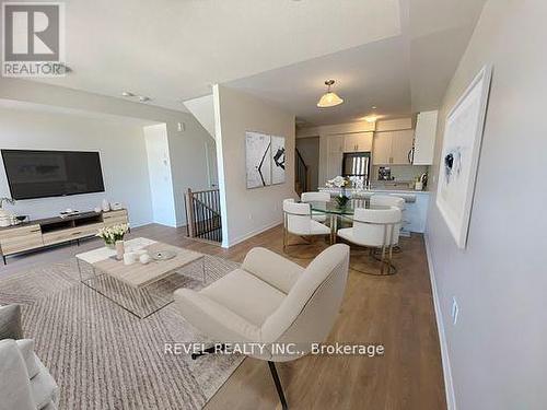 86 Paisley Drive, Bradford West Gwillimbury, ON - Indoor Photo Showing Living Room