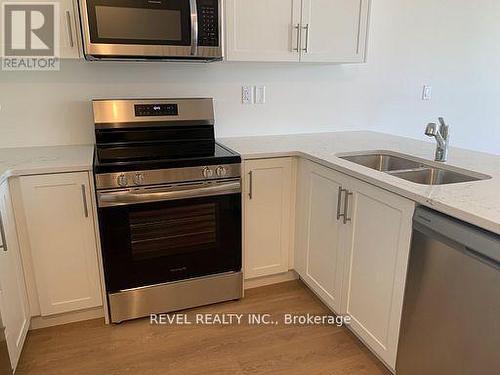 86 Paisley Drive, Bradford West Gwillimbury, ON - Indoor Photo Showing Kitchen With Double Sink