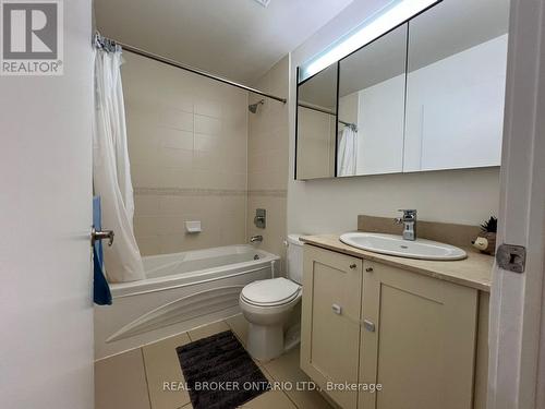 4403 - 4070 Confederation Parkway, Mississauga, ON - Indoor Photo Showing Bathroom