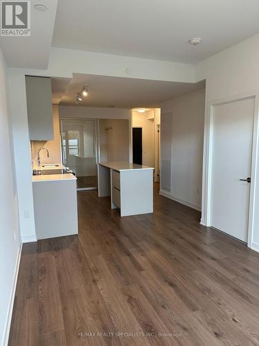 103 - 395 Dundas Street W, Oakville, ON - Indoor Photo Showing Kitchen