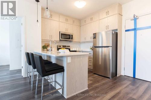 418 - 95 Dundas Street W, Oakville, ON - Indoor Photo Showing Kitchen With Stainless Steel Kitchen