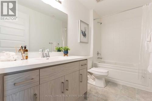 418 - 95 Dundas Street W, Oakville, ON - Indoor Photo Showing Bathroom