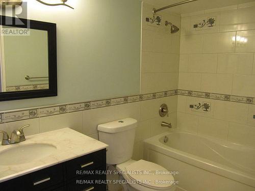 214 - 155 Hillcrest Avenue, Mississauga, ON - Indoor Photo Showing Bathroom