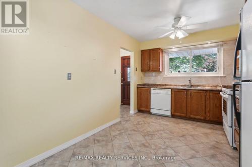 6 Caledon Crescent, Brampton, ON - Indoor Photo Showing Kitchen