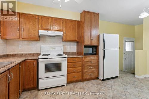 6 Caledon Crescent, Brampton, ON - Indoor Photo Showing Kitchen