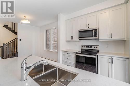 86 Keppel Circle, Brampton, ON - Indoor Photo Showing Kitchen