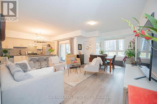 101 - 5 Chef Lane, Barrie, ON - Indoor Photo Showing Living Room