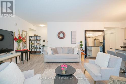 101 - 5 Chef Lane, Barrie, ON - Indoor Photo Showing Living Room