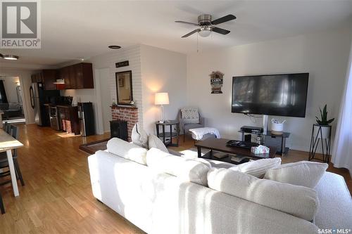 76 Grove Street, B-Say-Tah, SK - Indoor Photo Showing Living Room