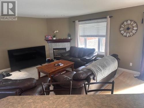 3301 Mt Fisher  N Drive, Cranbrook, BC - Indoor Photo Showing Living Room With Fireplace