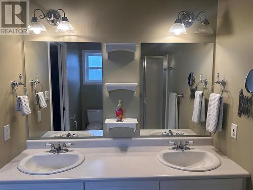 3301 Mt Fisher  N Drive, Cranbrook, BC - Indoor Photo Showing Bathroom