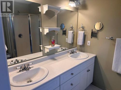 3301 Mt Fisher  N Drive, Cranbrook, BC - Indoor Photo Showing Bathroom