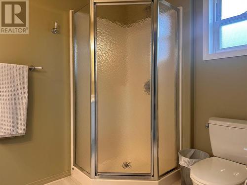 3301 Mt Fisher  N Drive, Cranbrook, BC - Indoor Photo Showing Bathroom