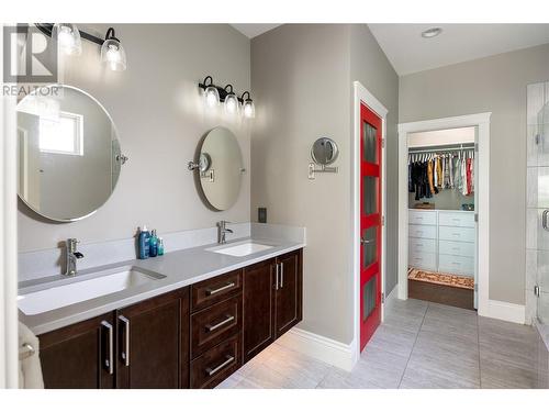 4169 Gallaghers Fairway S, Kelowna, BC - Indoor Photo Showing Bathroom