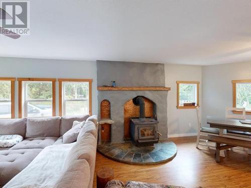 9994 Kelly Creek Road, Powell River, BC - Indoor Photo Showing Living Room With Fireplace