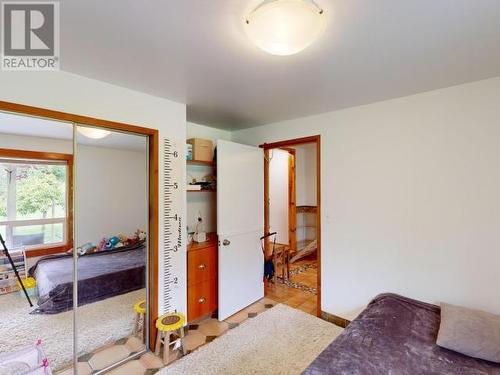 9994 Kelly Creek Road, Powell River, BC - Indoor Photo Showing Bedroom