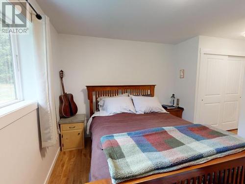 9994 Kelly Creek Road, Powell River, BC - Indoor Photo Showing Bedroom