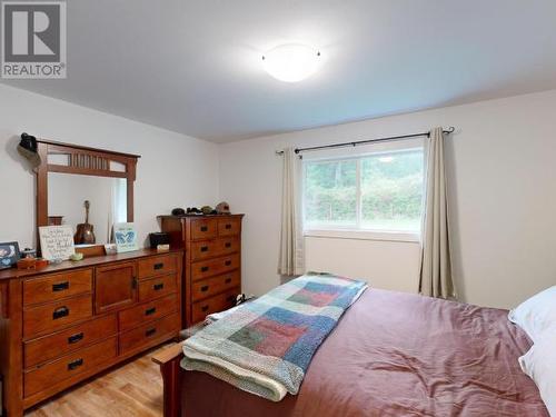 9994 Kelly Creek Road, Powell River, BC - Indoor Photo Showing Bedroom