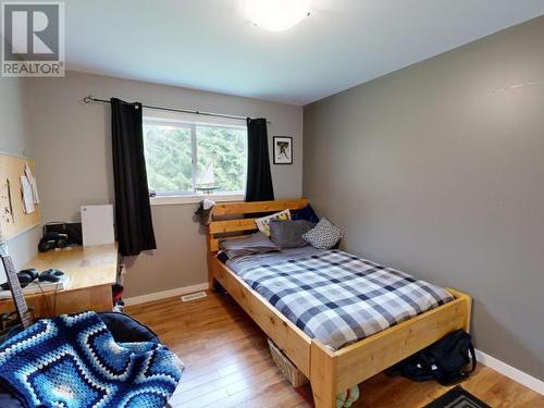 9994 Kelly Creek Road, Powell River, BC - Indoor Photo Showing Bedroom