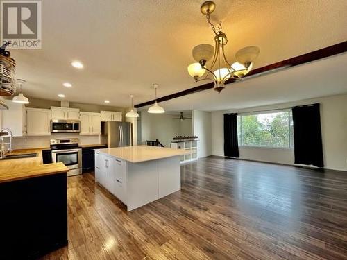 3720 Hoskins Road, West Kelowna, BC - Indoor Photo Showing Kitchen