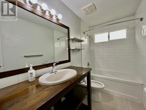 3720 Hoskins Road, West Kelowna, BC - Indoor Photo Showing Bathroom