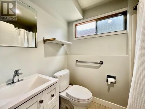 3720 Hoskins Road, West Kelowna, BC - Indoor Photo Showing Bathroom